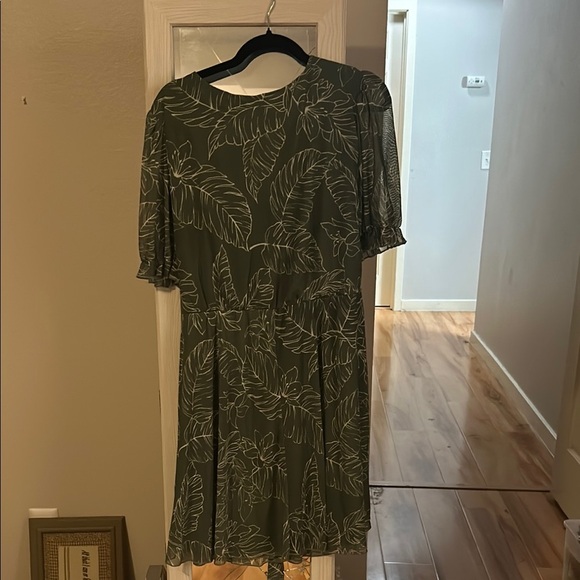 Inspired Hearts Green Puff Sleeve Wrap Midi Dress - Picture 4 of 6